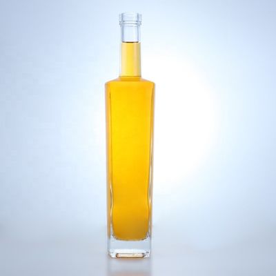 700 ml de garrafa de vidro de licor de forma redonda com logotipo personalizado e acabamento de cortiça