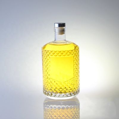 Garrafa de gin sofisticado de 700 ml com colarinho de vidro e fecho gravado
