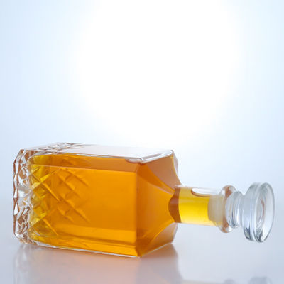 Garrafa de vidro poligonal personalizada para Vodka Whiskey Gin Rum Spirit