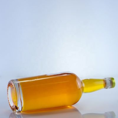Garrafa de vidro Valiant de 750 ml para cerveja feita de vidro transparente
