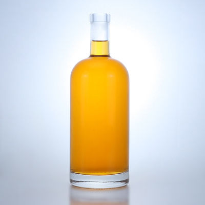 500 ml 700 ml Popular em forma de garrafa de vidro transparente Liquor para Whisky Rum Gin Brandy