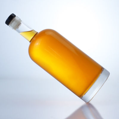 500 ml 700 ml Popular em forma de garrafa de vidro transparente Liquor para Whisky Rum Gin Brandy