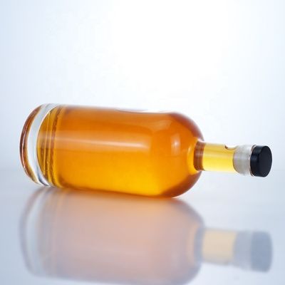500 ml 700 ml Popular em forma de garrafa de vidro transparente Liquor para Whisky Rum Gin Brandy