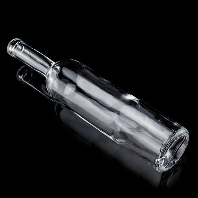 Exquisito design Vodka Liquor Garrafa de vidro 750ml Garrafa de vidro transparente com tampa de parafuso
