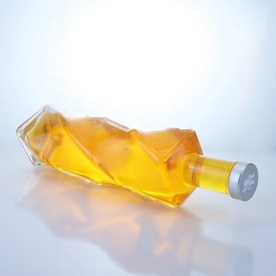 Logotipo personalizado Bottle de vidro em forma especial 700ml 750ml Spirits com tampa de parafuso