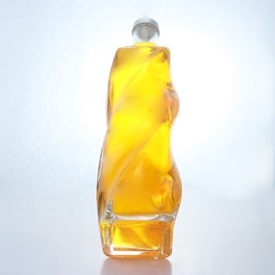 Logotipo personalizado Bottle de vidro em forma especial 700ml 750ml Spirits com tampa de parafuso