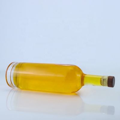 Garrafa de vidro clara ou personalizada 700 ml 750 ml única para Whiskey Tequila Brandy Rum Gin