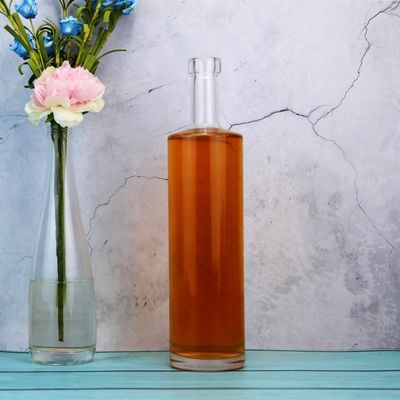 Garrafa de vidro de vodka de 750 ml com cortiça e forma cilíndrica única em design único
