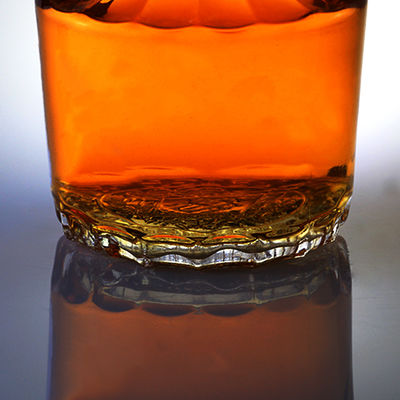 Garrafa de vidro de 500 ml com cortiça para uísque Vodka bebidas espirituosas gravado em design de pescoço longo