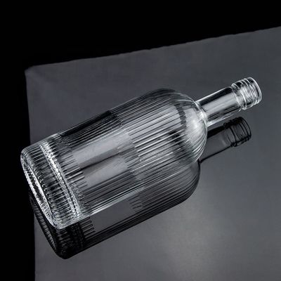 500ml 700ml SCREW CAP Super Flint Glass Botella de uísque vazia para design clássico redondo