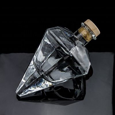 Gravação de logotipo personalizado Transparente Design único Forma garrafa de gin de vidro com cortiça