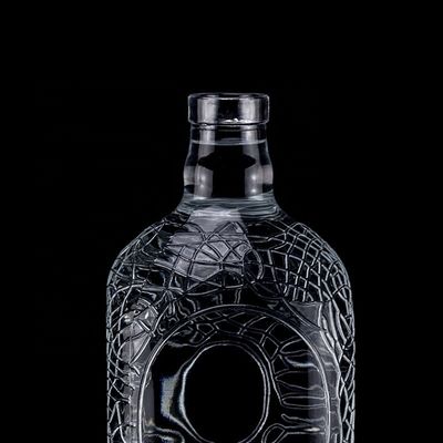 Vidro redondo esculpido 700ml 750ml Vodka garrafa de vidro garrafa de vinho com tipo de vedação de cortiça
