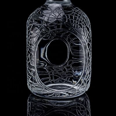 Vidro redondo esculpido 700ml 750ml Vodka garrafa de vidro garrafa de vinho com tipo de vedação de cortiça