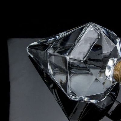 Gravação de logotipo personalizado Transparente Design único Forma garrafa de gin de vidro com cortiça