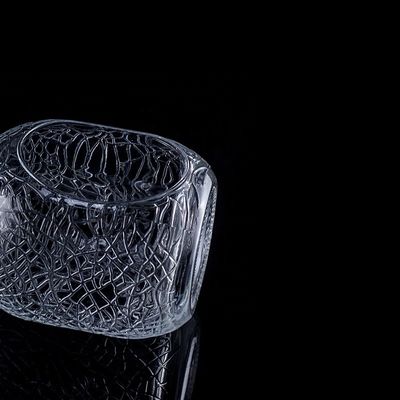Vidro redondo esculpido 700ml 750ml Vodka garrafa de vidro garrafa de vinho com tipo de vedação de cortiça