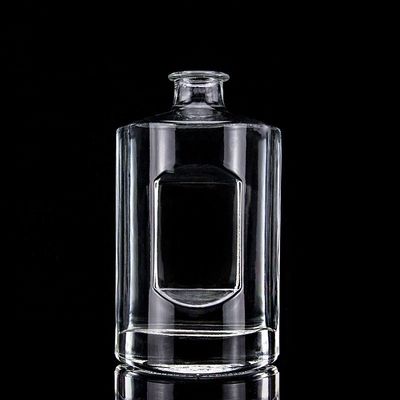 Botão de vidro de vodka de 750 ml de forma personalizada com tampa de cortiça e acabamento transparente em redondo