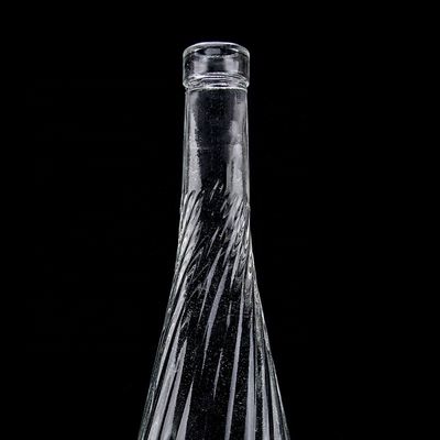 Material do corpo de vidro 500ml 700ml garrafa de vinho de uísque com design único de fundo levantado
