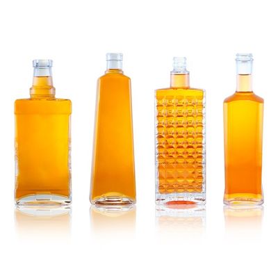 750 ml Flint Glass Clear Square Round Gin Bottle com acabamento superior de parafuso e design livre