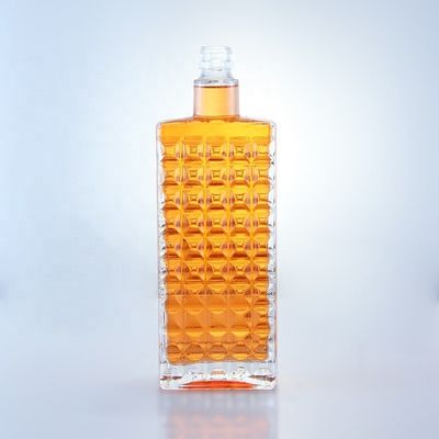 750 ml Flint Glass Clear Square Round Gin Bottle com acabamento superior de parafuso e design livre