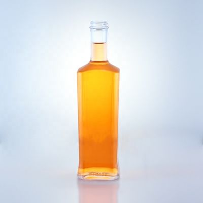 750 ml Flint Glass Clear Square Round Gin Bottle com acabamento superior de parafuso e design livre