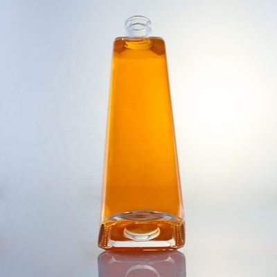 750 ml Flint Glass Clear Square Round Gin Bottle com acabamento superior de parafuso e design livre