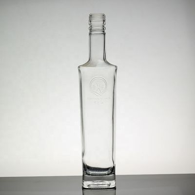 Como personalizado 500ml garrafas de vidro de vodka com tampa de parafuso para a Vodka Superficie Handling