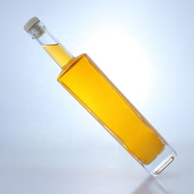 700 ml de garrafa de vidro de licor de forma redonda com logotipo personalizado e acabamento de cortiça