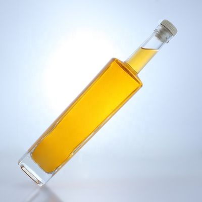 700 ml de garrafa de vidro de licor de forma redonda com logotipo personalizado e acabamento de cortiça