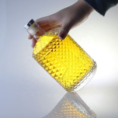 Garrafa de gin sofisticado de 700 ml com colarinho de vidro e fecho gravado