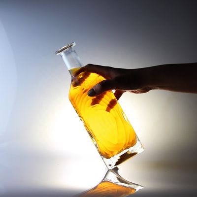 Garrafas de vidro transparente em miniatura com cortiça