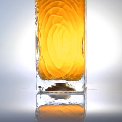 Garrafas de vidro transparente em miniatura com cortiça