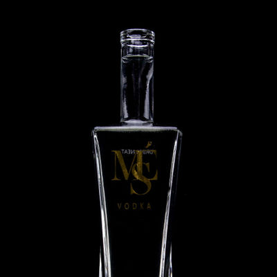 Exquisito Design Vodka Liquor Bottle Claras ou personalizadas 750ml Garrafa de vidro com cortiça