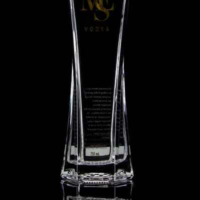 Exquisito Design Vodka Liquor Bottle Claras ou personalizadas 750ml Garrafa de vidro com cortiça
