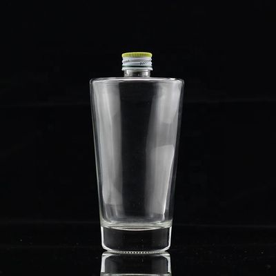 750 ml de garrafa de álcool de vidro transparente de base pesada com tampa de metal dourado a granel