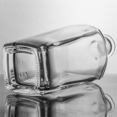 Garrafa única de vidro quadrada para uísque, vodka, tequila, gin, rum, fecho, cortiça incluída