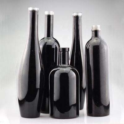 750 ml de vidro preto brilhante Vodka garrafas pintadas Impressão de tela Gin fechamento garrafa de licor