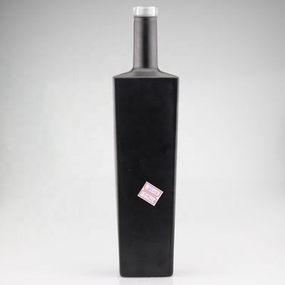 750 ml de vidro preto brilhante Vodka garrafas pintadas Impressão de tela Gin fechamento garrafa de licor