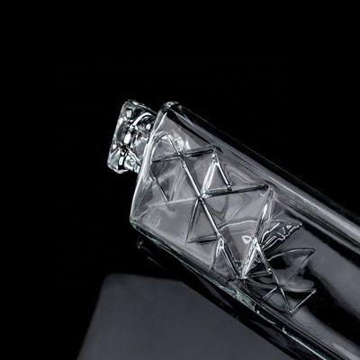 750 ml de garrafa redonda de vidro triangular de pirâmide com logotipo de cortiça