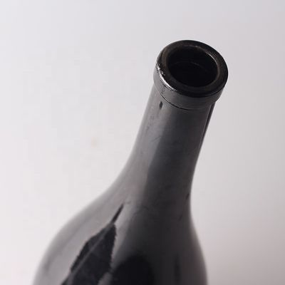 750 ml garrafa preta vazia com boca de cortiça e garrafa de vidro spray para promoção de vodka