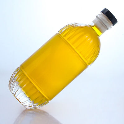 Garrafa de vidro para bebidas industriais com desenho em relevo e forma redonda de cortiça