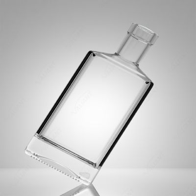 Garrafa de vidro quadrada de 50 ml para whisky Gin Rum Custom Cap e rolha de cortiça incluídos