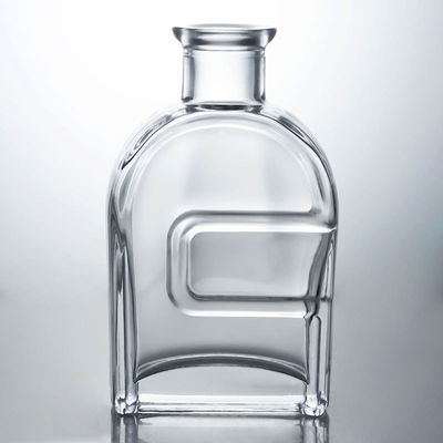 Garrafa de licor de vidro Squircle personalizada para gin rum brandy vodka e rolha de cortiça incluída