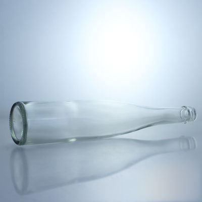 Contenedor de bebidas Garrafa de vidro de pedra de alta e fina com tampa de parafuso