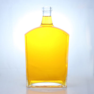 Garrafa de vidro de forma plana para uísque vodka tequila gin rum feita em vidro de material de corpo
