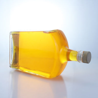Garrafa de vidro de forma plana para uísque vodka tequila gin rum feita em vidro de material de corpo