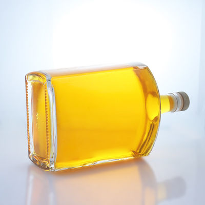 Garrafa de vidro de forma plana para uísque vodka tequila gin rum feita em vidro de material de corpo