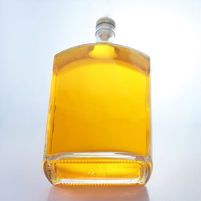 Garrafa de vidro de forma plana para uísque vodka tequila gin rum feita em vidro de material de corpo