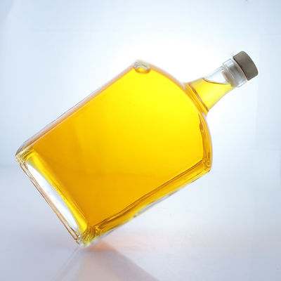 Garrafa de vidro de forma plana para uísque vodka tequila gin rum feita em vidro de material de corpo