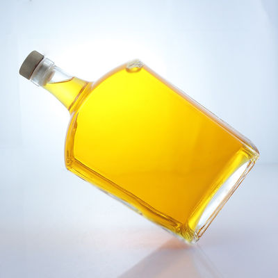 Garrafa de vidro de forma plana para uísque vodka tequila gin rum feita em vidro de material de corpo