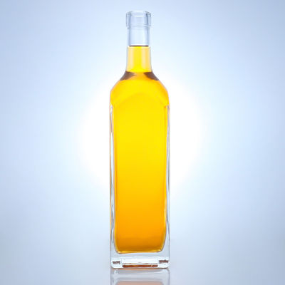 Garrafa de vidro de forma quadrada de cor clara para vodka uísque tequila gin